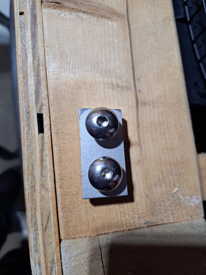 Soporte de montaje para panel de cubierta del capó del radiador trasero Suzuki Lt500r Quadracer 87-90 Foto 2 de 2