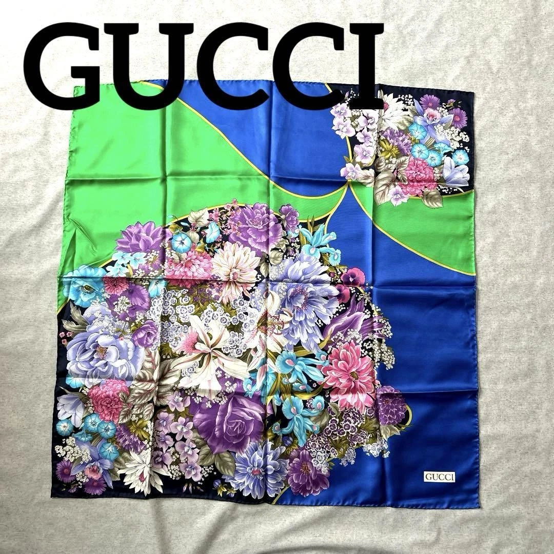 Foulard en soie bleue GUCCI 86 cm x 86 cm motif floral accessoires unisexes