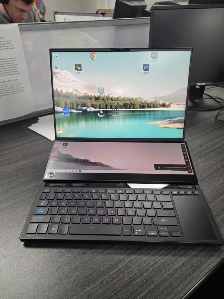 Asus ROG Zephyrus Duo 17 GX650R 2K TOUCH 5.3GHz Ryzen 7 6800 - Image 3 of 4