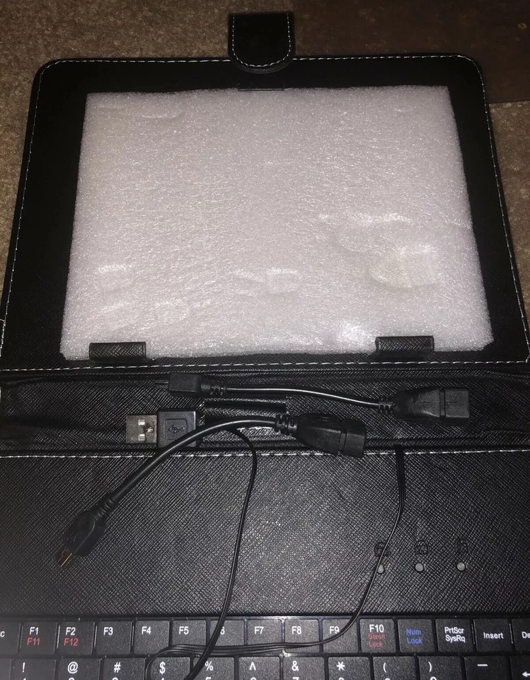Black Case USB Keyboard  for Tablet. New In Package. With Magnet Closure - Image 4 of 4