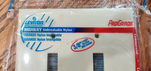 Leviton 2-Gang Midway Toggle Unbreakable Nylon Wall Plate, Ivory - Bild 2 von 3