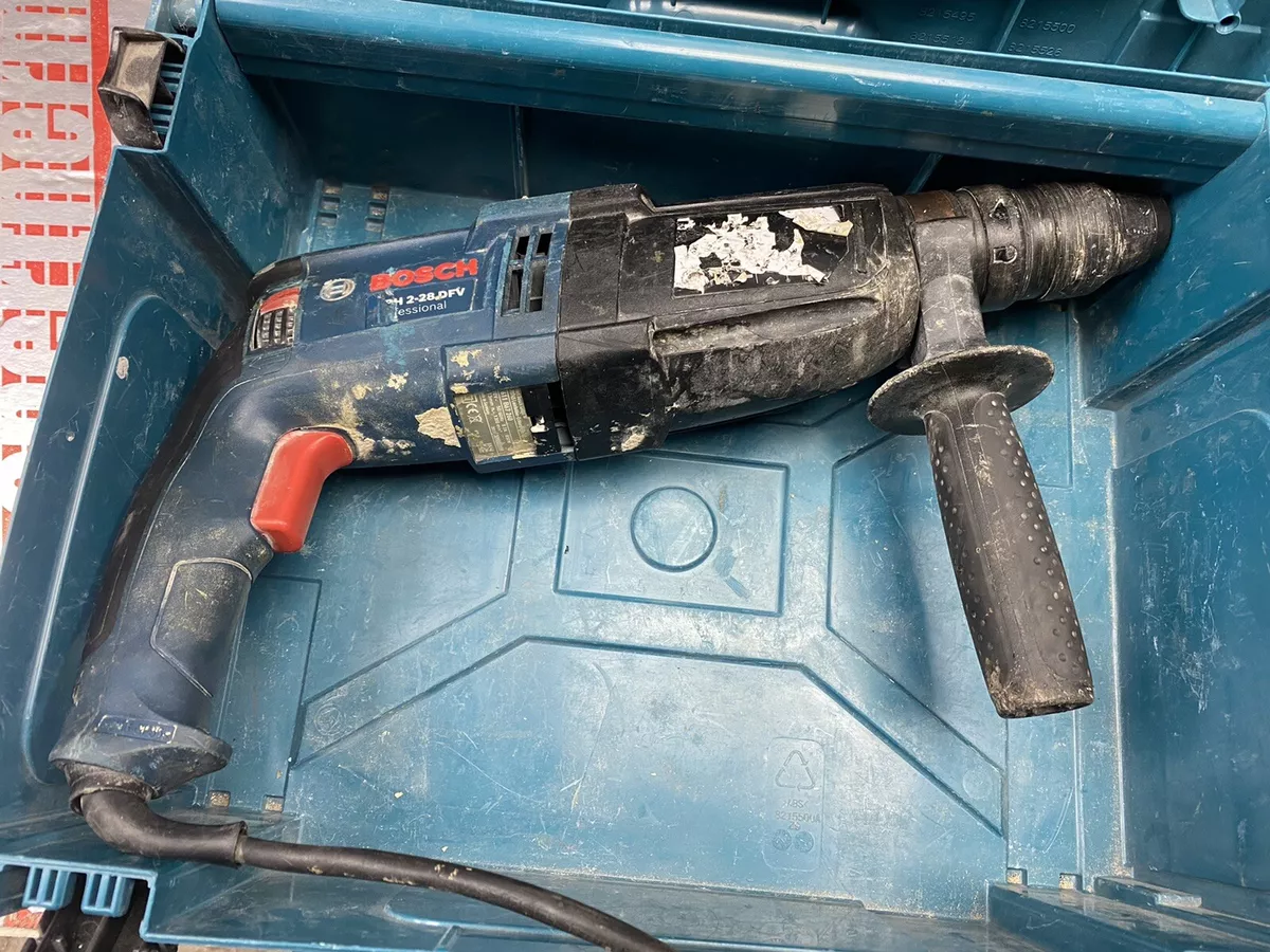 Bosch 850W 2Kg SDS Plus Hammer Drill GBH 2 28 110v In Box. Used