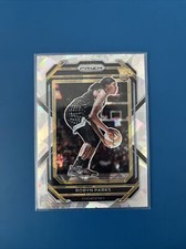 2023 Panini WNBA Prizm Cracked Ice #10 Robyn Parks Chicago Sky RC