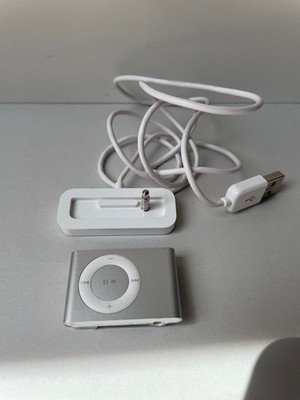 Apple iPod Shuffle A1204 1GB MP3 Player + Original Ladestation 