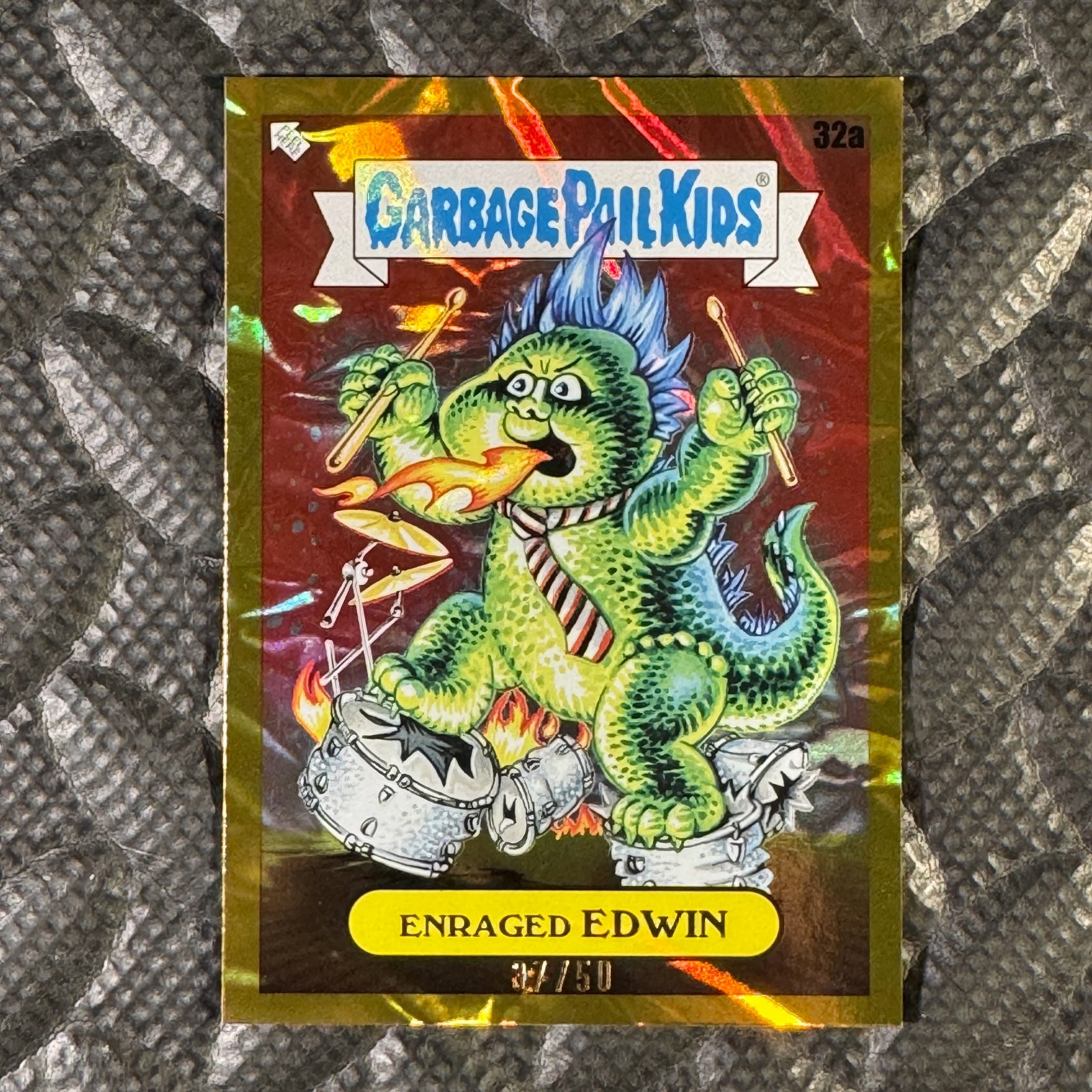 2025 TOPPS GARBAGE PAIL KIDS GREEN DAY 32A ENRAGED EDWIN GOLD CRUMPLED 37/50