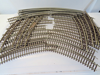 Hornby etc.  Spur 00 2 Schienen großes Konvolut gebogene Schienen nicht magnetisch ! ..*