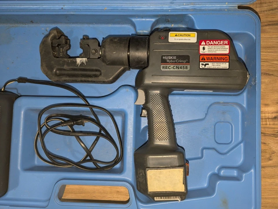 Huskie REC-CN458 Robo Crimping Tool with Charger and case -needs new battery - Image 4 of 4