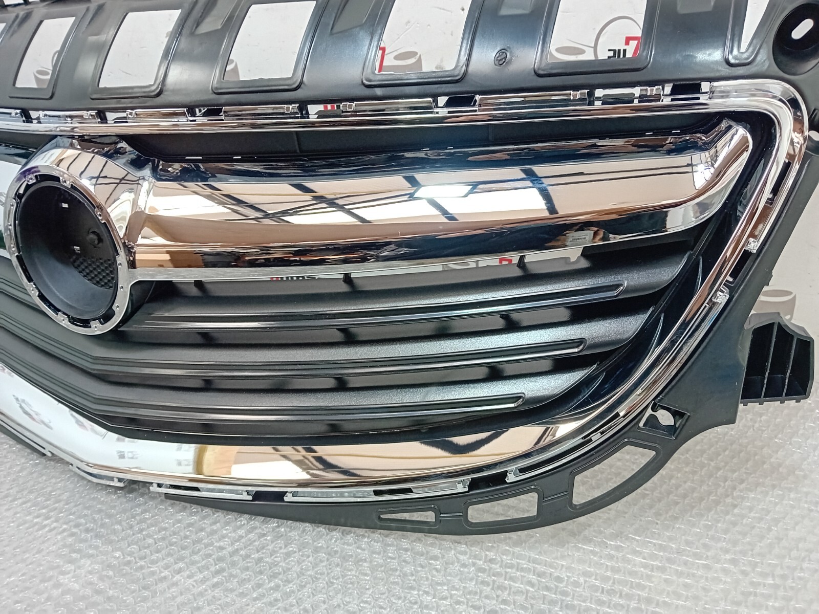 VAUXHALL INSIGNIA 20142017 FACELIFT FRONT BUMPER TOP GRILL + CHROME TRIMS eBay
