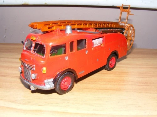 Commer Wheeled Escape Code 3 super detailed Dinky shell
