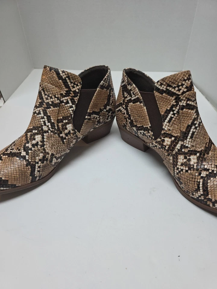 Botines con estampado de piel de serpiente Qupid talla 9 Foto 2 de 4