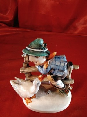 Goebel Hummel Figur 1948 / 195/1 Angsthase Barnyard Hero Junge Ganz (F14)