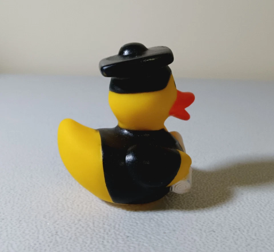 Juguete de pato de goma graduación amarillo negro felicitaciones diploma pato Foto 2 de 4