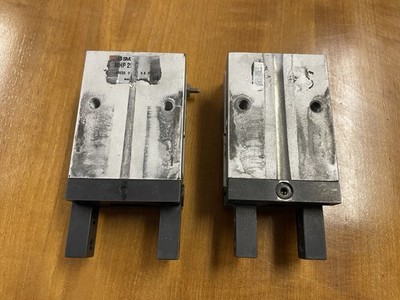 (QTY 2) SMC MHP25D Pneumatic Gripper 0.1-0.6 MPa