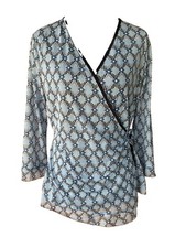 Nine West Women’s Size Medium Top. 3/4 Sleeves V Neck Multi Color Blues