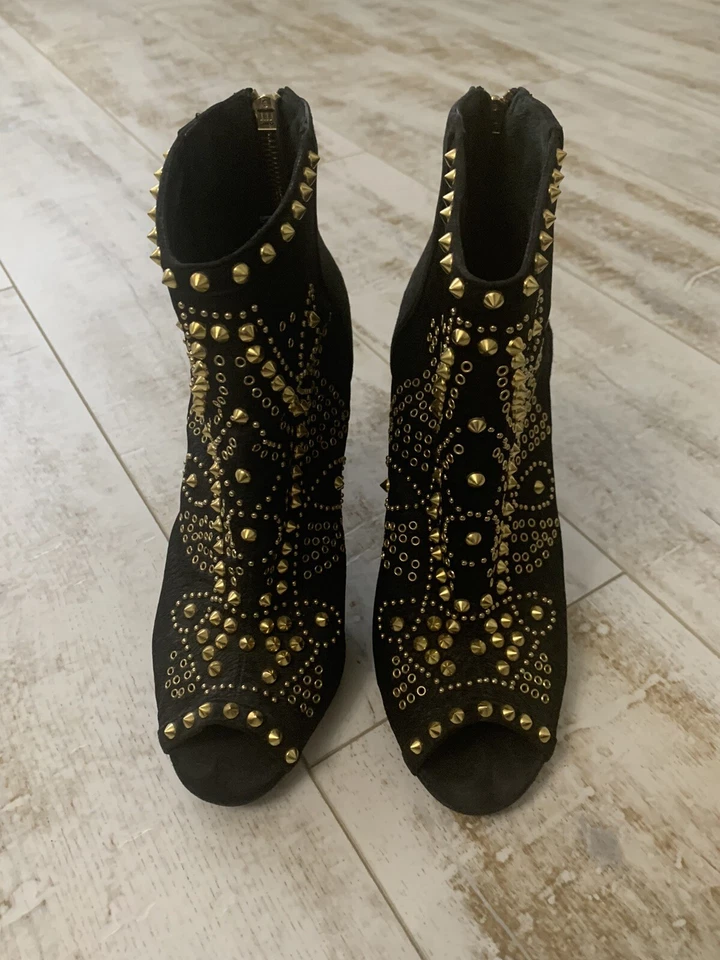 Botines de salón Zara dorados con puntera abierta estilo callejero Foto 2 de 4