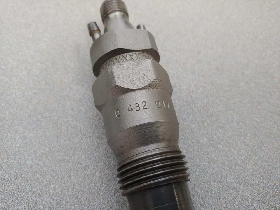 EXCELLENT USED ORIGINAL GENUINE VW DASHER RABBIT AUDI 5000 DIESEL FUEL INJECTOR - Image 3 of 4