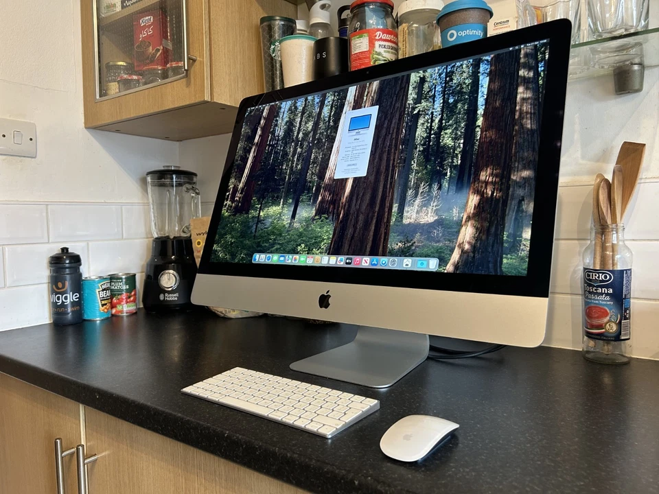 Apple iMac 27" 5K, i5 CPU, 32GB RAM, 2GB AMD GPU, 1TB NVME - macOS Sequoia 15 - Image 3 of 4
