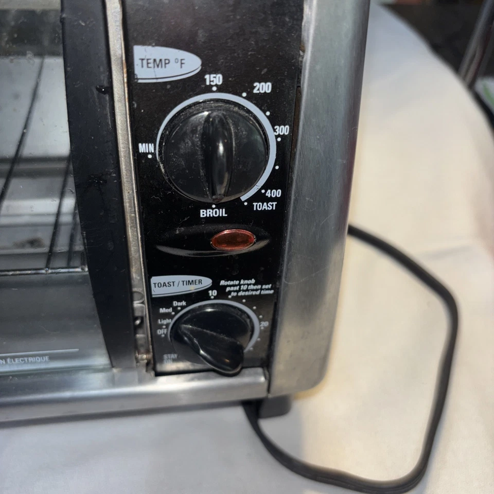 BLACK & DECKER Home Toast -R- Oven Classic Silver Model: TRO964 Works Good - Image 2 of 4