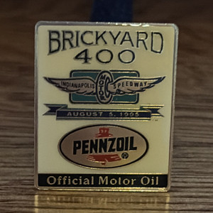 Brickyard 400 Pennzoil Official Motor Oil Pinback Lapel Pin Aug 5 1995