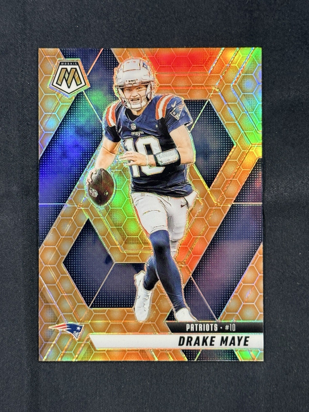 2025 Panini Mosaic Drake Maye #28 Honeycomb Prizm New England Patriots Football