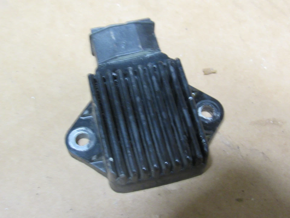 1993 Honda CBr900RR Voltage Regulator Rectifier - Image 2 of 4
