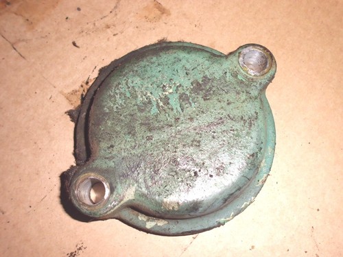 Deckel Nockenwellenlager eines MAN 2L3 mit Motor 9532M180 / Güldner 2BN