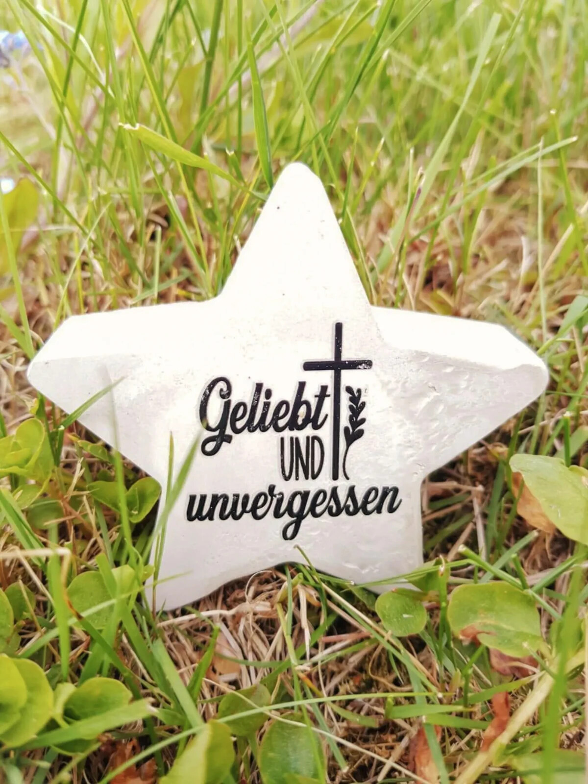 Kleiner Stern aus Beton mit Schriftzug Grabschmuck Trauer Gedenken Gedenkstein