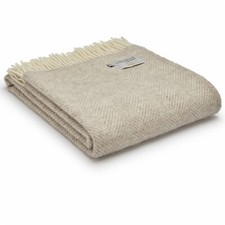 Alfombra manta sofá cama 100 % lana TWEEDMILL TEXTILES ESPINA DE PESCADO AVELLANA Y TIRO CREMA