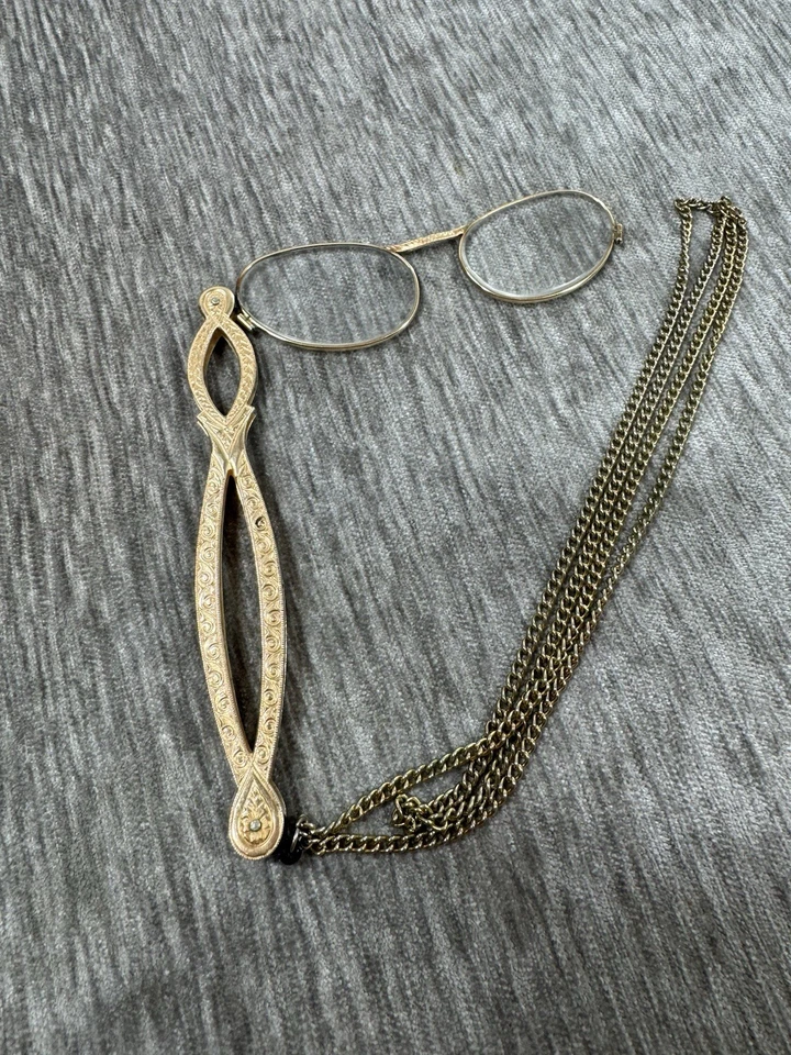 Óculos dobráveis antigos Lorgnette Society ouro 12k dourado ornamentado vitoriano em escala 1/10 - Imagem 2 de 4