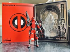 Mezco Comic Deadpool Genuine - Complete