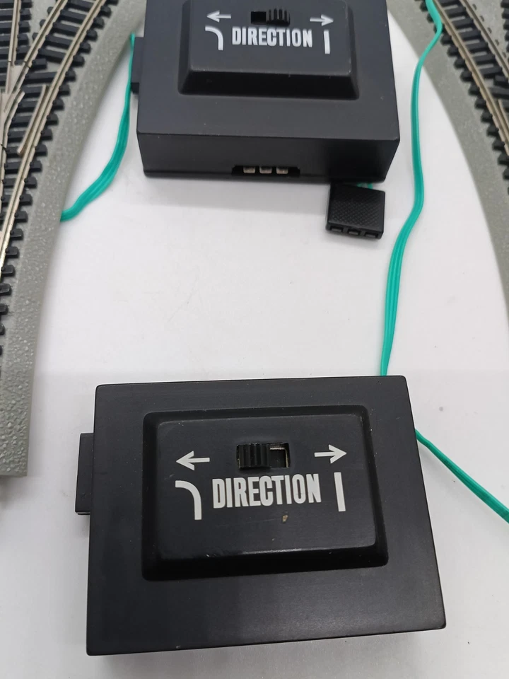 Lote #2 interruptores remotos derecha e izquierda pista Bachmann EZ (funcionando) escala n Foto 3 de 4