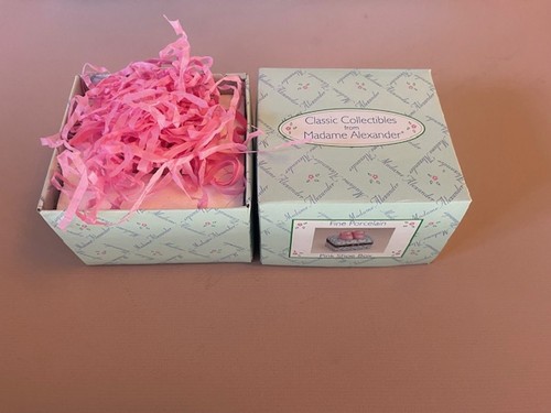 Madame Alexander Porcelain Pink Shoe Box ~ Trinket Box ~ NRFB - Picture 3 of 4