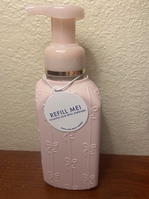 Bath & Body Works Rosa Schleifen Nachfüllbarer Seifenspender mit Silikonbezug