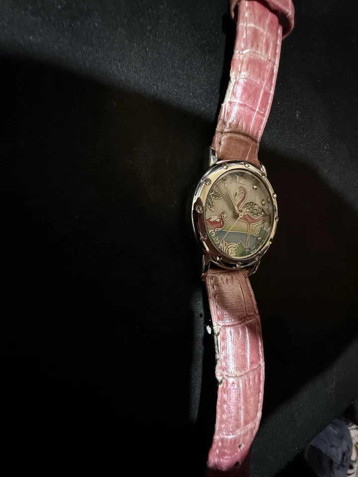 Reloj de cuarzo Accutime Flamingo - Correa rosa, esfera de diamantes de imitación Foto 3 de 4