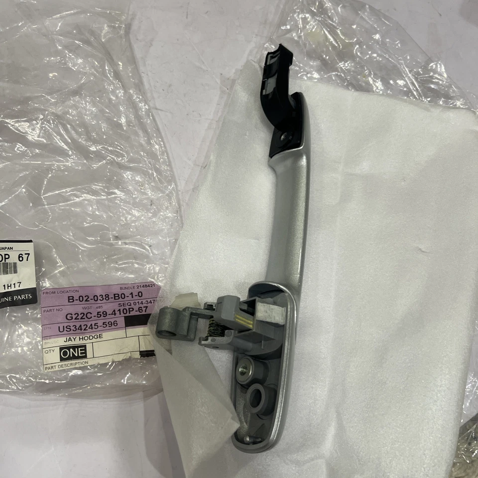 Mazda 3 2009 manija de puerta exterior lado del conductor trasero izquierdo G22C-59-410P67 fabricante de equipos originales nuevo Foto 3 de 4