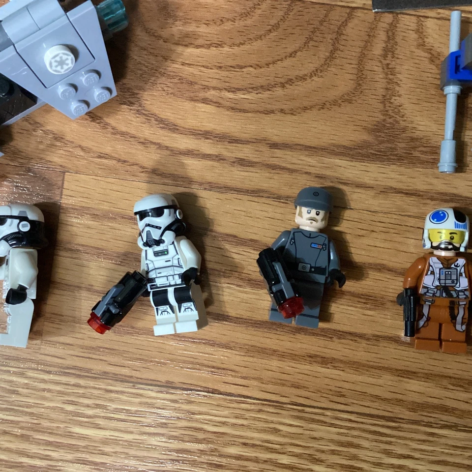 LEGO Star Wars 75207 y 75125 Patrulla Imperial, X-Wing Fighter Missing1 Minifigura Foto 2 de 4