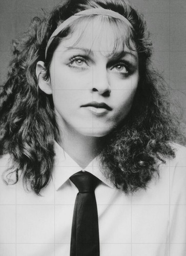 MADONNA - 10" x 7" b/w Young 1980s Promotional Portrait Photograph - 第 1/1 張圖片