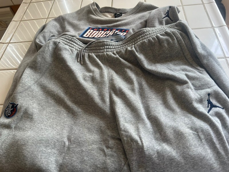 Vintage Charlotte Bobcats Fleece Sweatsuit By Jordan.  Pants 4XL. Sweatshirt 3XL
