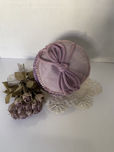 Vintage Lavendel Damen Pillendose Hut gebunden Schleife