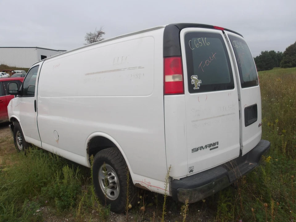 Espejo retrovisor interior delantero central usado se adapta a: furgoneta GMC Savana 2500 2014 delantera Foto 3 de 4