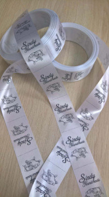 Individuelles Design Weiß Satin Waschpflege Etiketten, 100 Stück