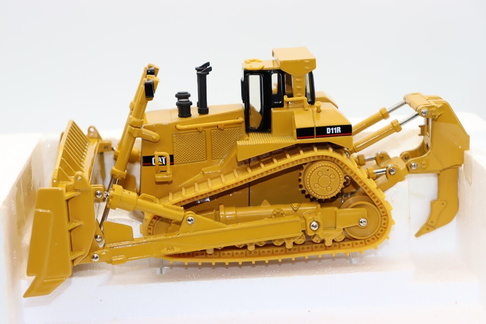 Norscot CATERPILLAR 1/50 Cat D11R Track-Type Tractor For