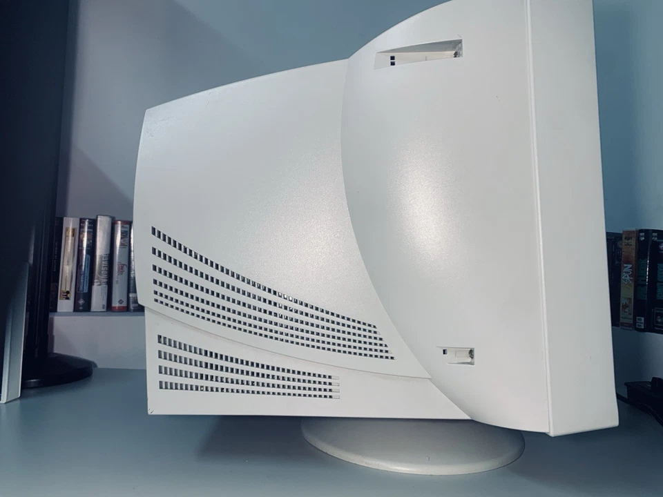 CRT Monitor 19" 110 kHz - Videoseven V7 N110S - Retro Monitor