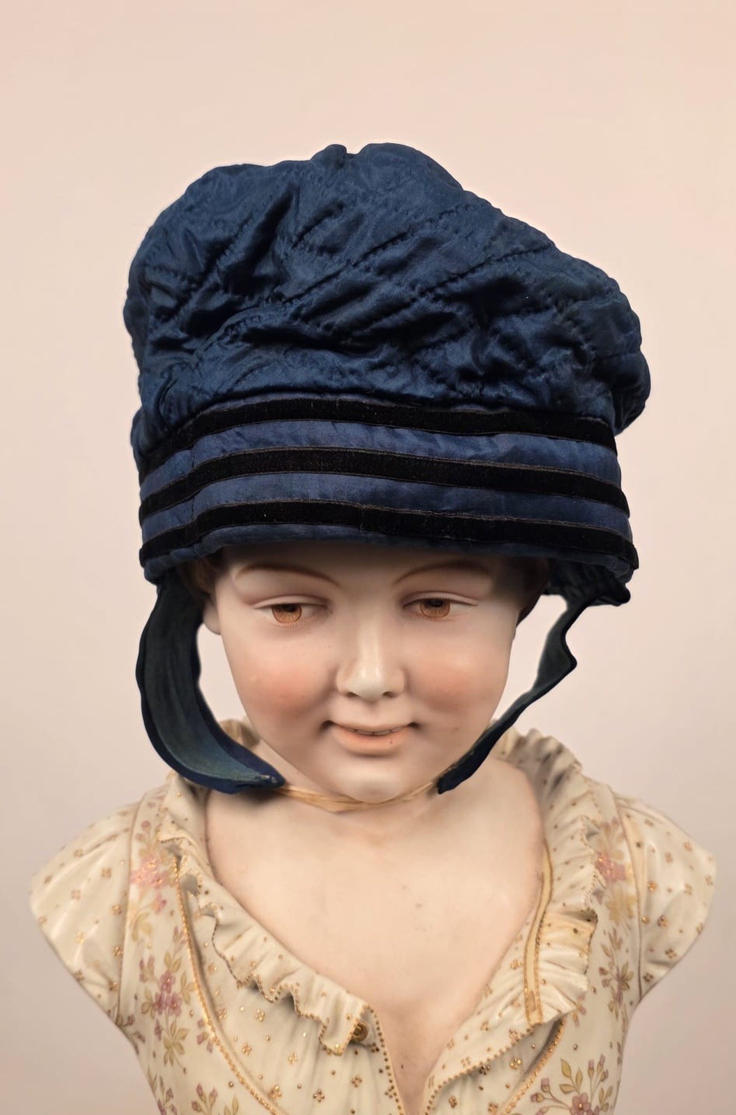 RARE CIVIL WAR MID 19TH C CHILD’S HAND QUILTED SILK HAT W VELVET TRIMS image 2