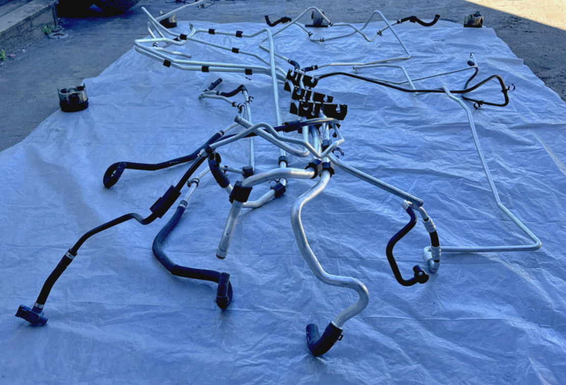 2016-2021 MCLAREN 570S UNDERBODY ENGINE WATER COOLANT HOSES PIPE BRAKE LINE OEM