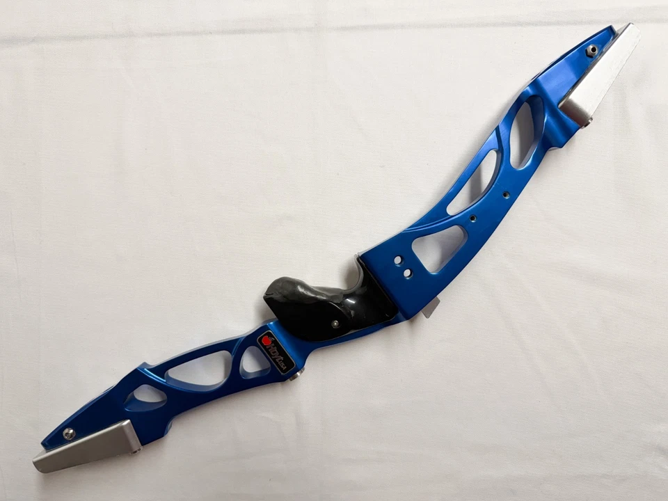 Hoyt Avalon Archery Recurve Riser - 25" - Right Handed - Blue - ILF Fitting - image 3 of 4