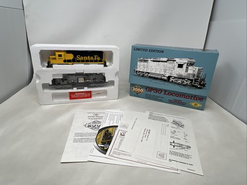 HO Proto 2000 Serie 21510 DCC ready Santa Fe GP30 Diesellok #3233 Neu in OVP | Zustand: New: Other (See Details)