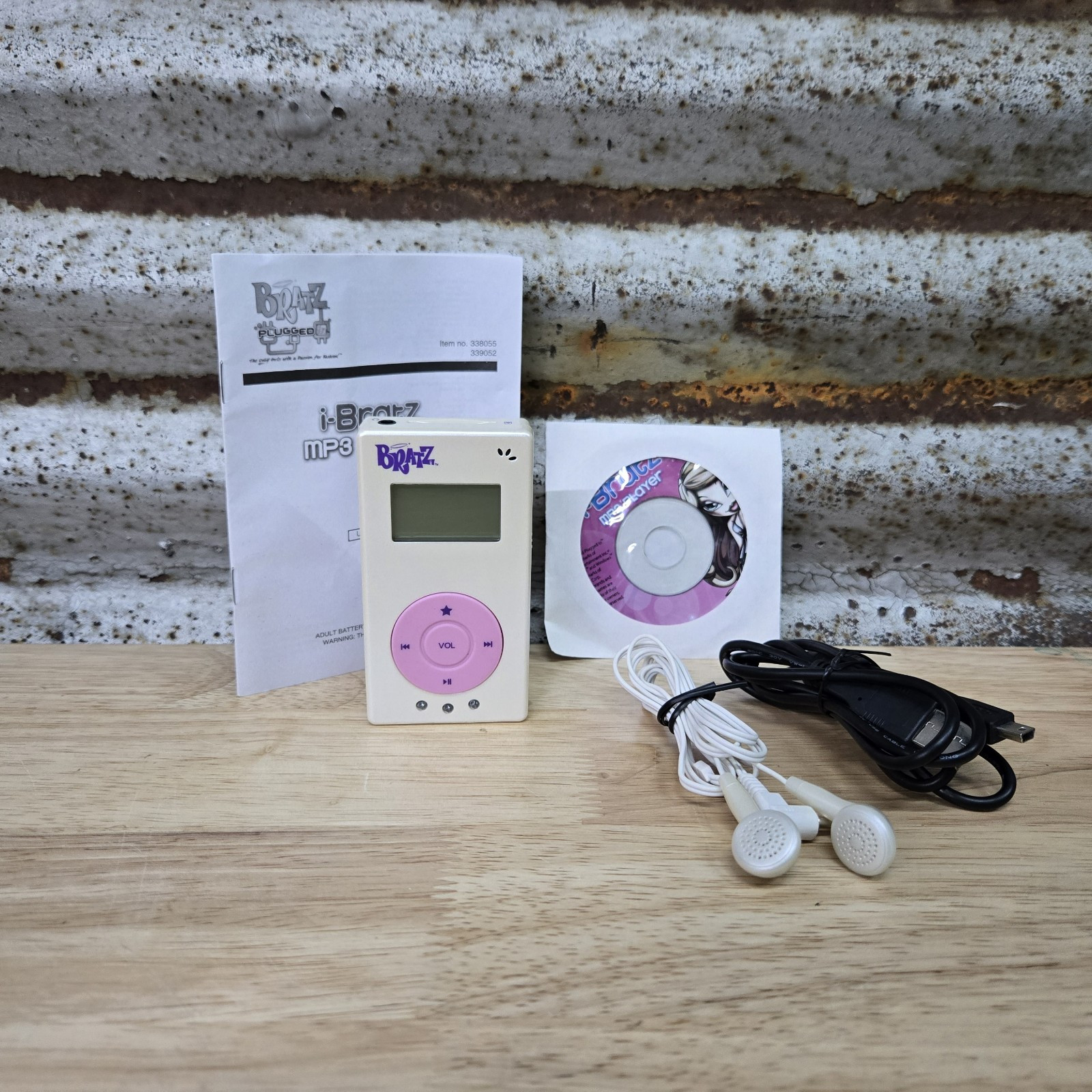 Bratz Plugged i-Bratz MP3 Player 338055 Bundle | eBay