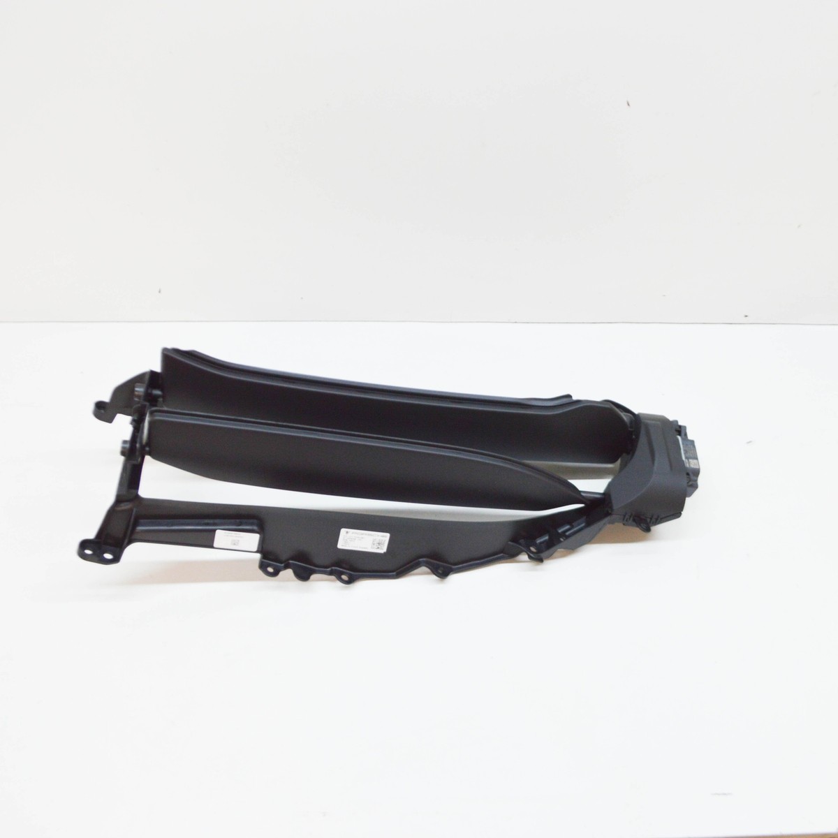 New Porsche Taycan Left Radiator Air Defleftor 9J1121753DOK1 NO