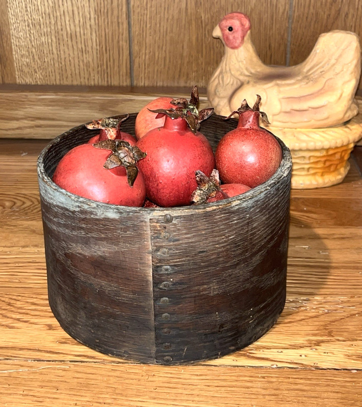 Farmhouse Primitive Bent Wood Dry Measurer Box Lapped Side original nails 7" USA